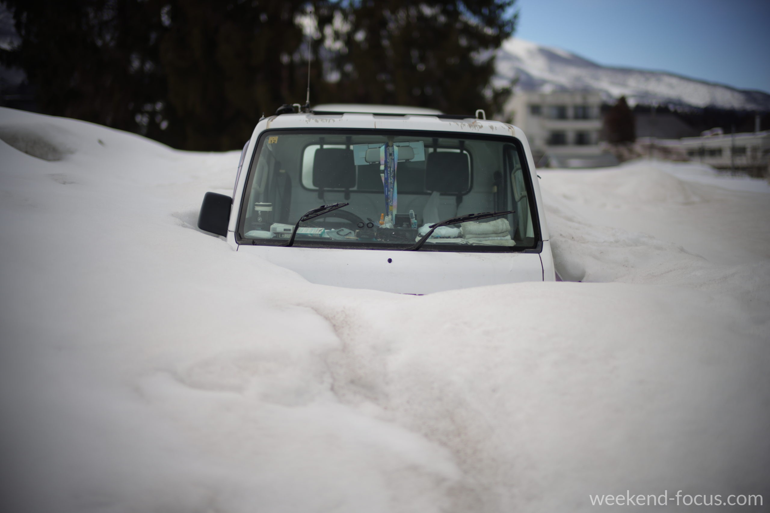 NOKTON 50mm F1, Canon EOS R5, 1/2000, F1.0, ISO 100, 雪中の軽トラ(ND4)