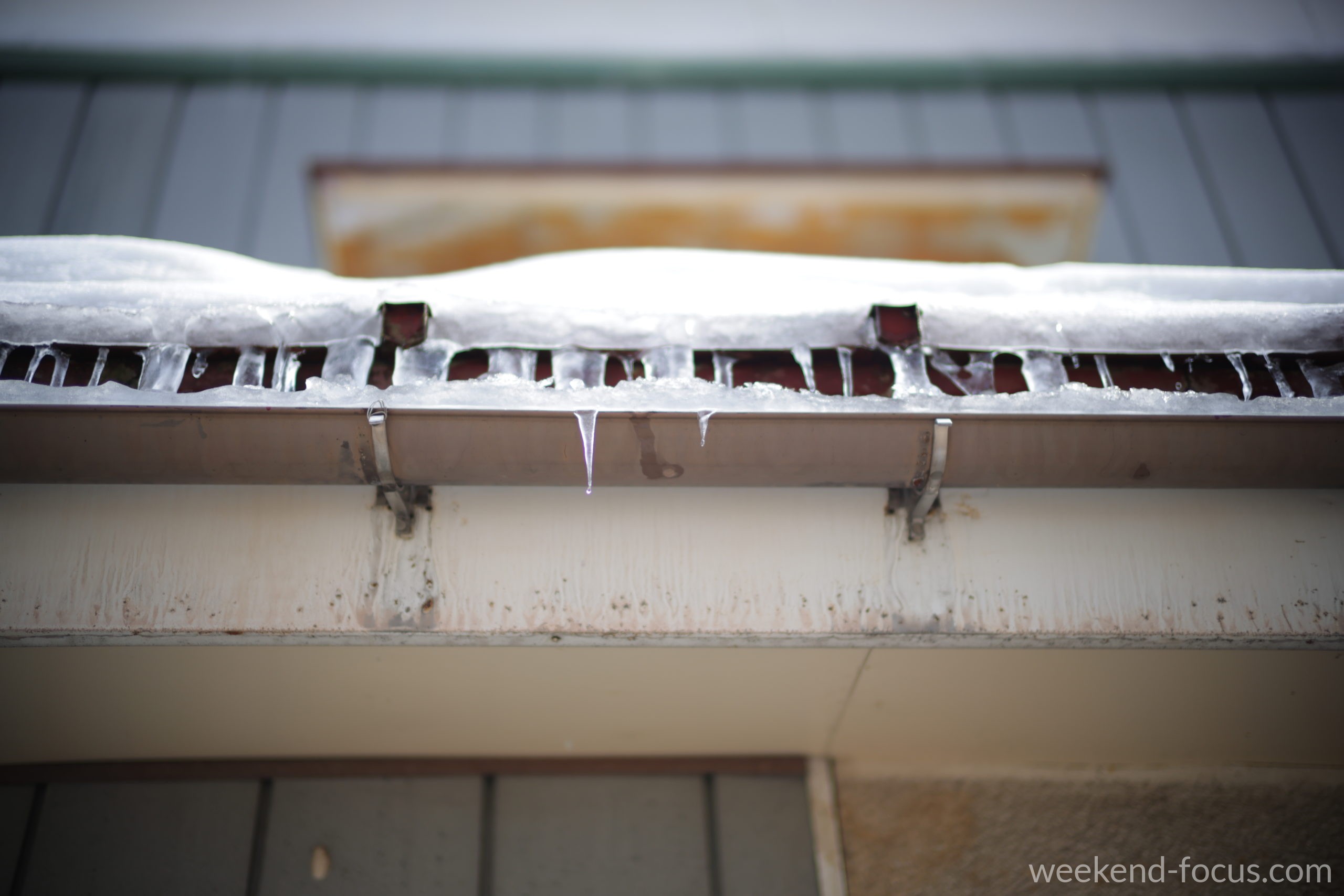 NOKTON 50mm F1, Canon EOS R5, 1/400, F1.0, ISO 100, 軒先の氷柱(ND4)