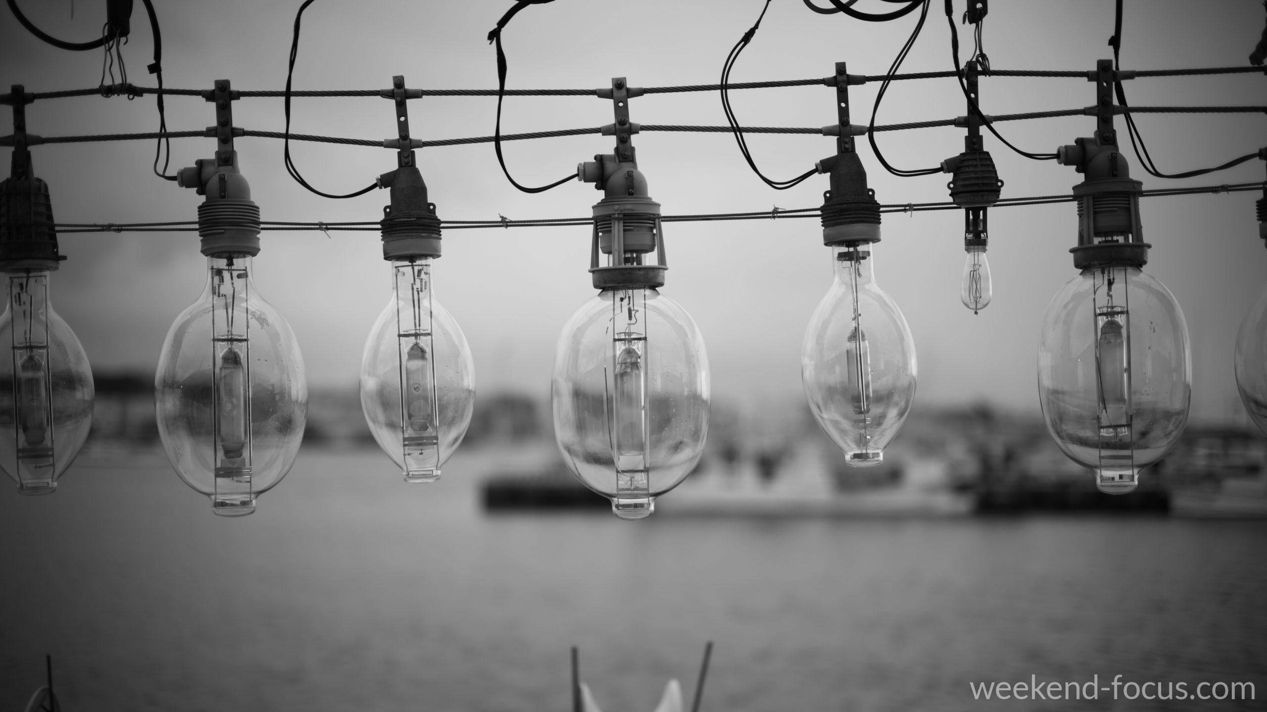 NOKTON 50mm F1 モノクロームで描く集魚灯。開放1.0の階調と冬の大間（大間・集魚灯）