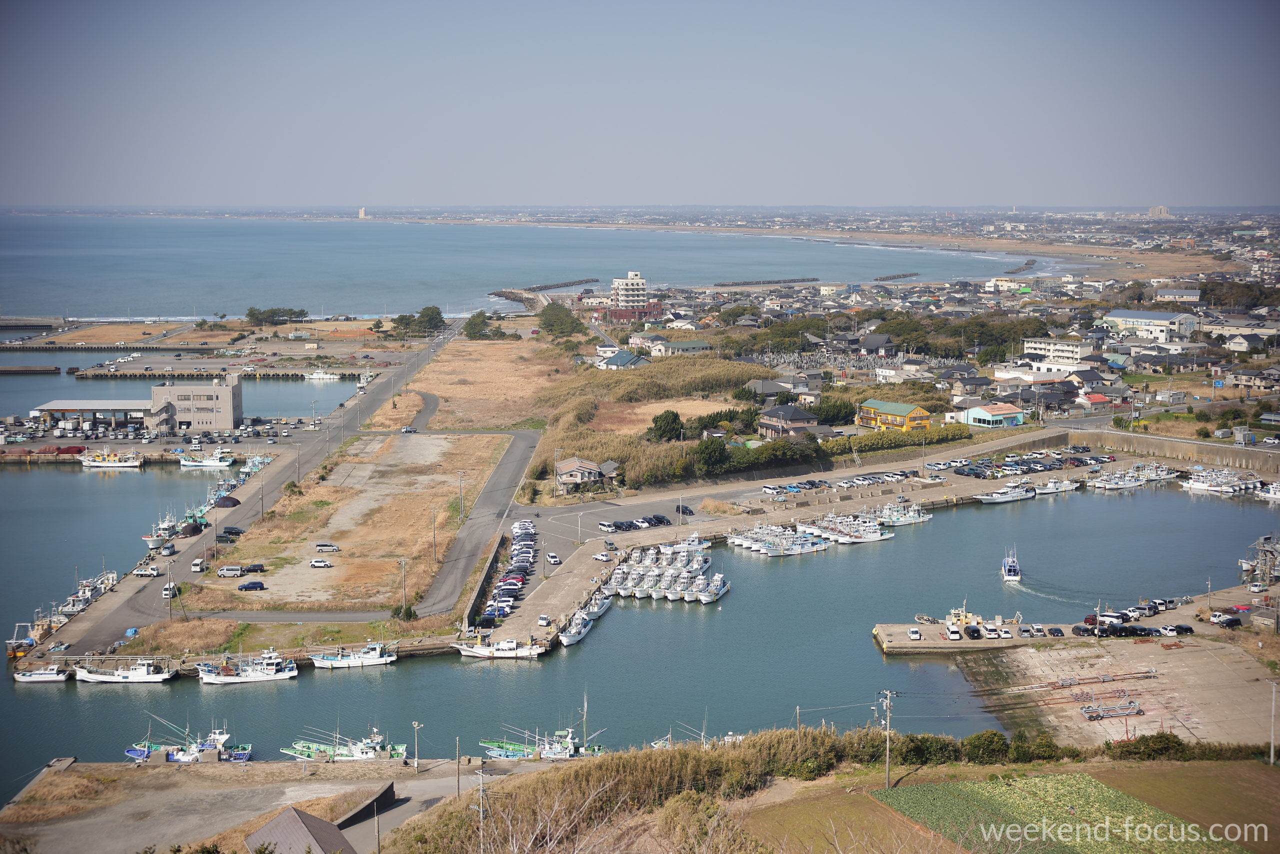 NOKTON 50mm F1, Canon EOS R5, 1/6400, F2.0, ISO 100, 刑部岬の高台から見下ろす飯岡漁港